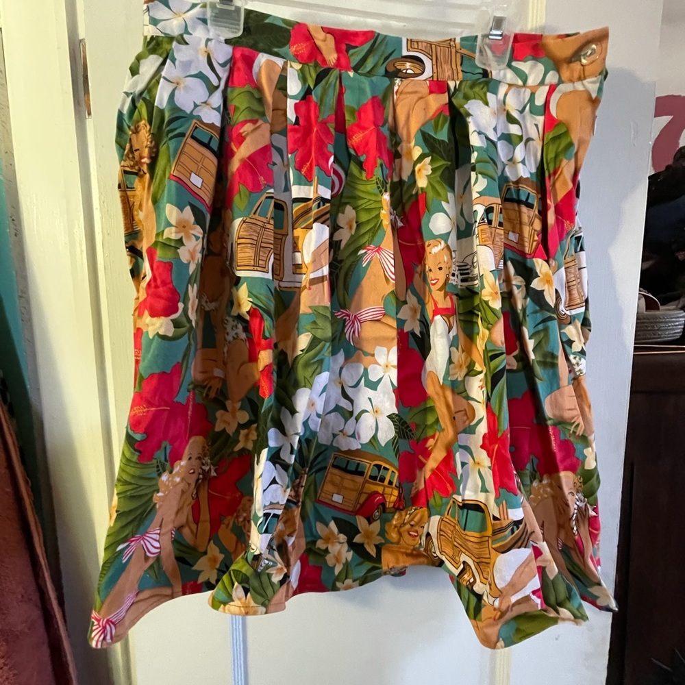 Pin-up style circle skirt (it has pockets!)